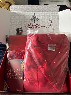 🔺Delta Box 🧖🏾‍♀️ Pearl Robe & Planner 📆